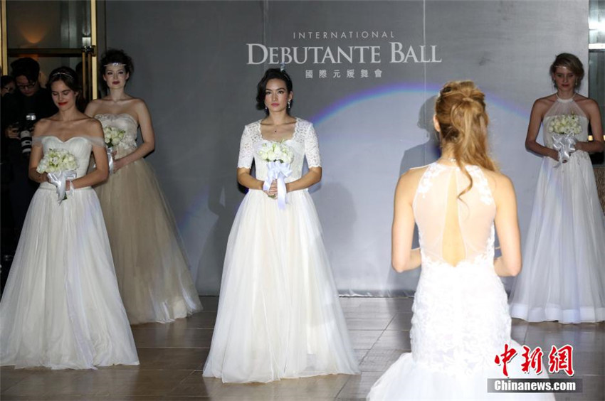 Schönheit und Anmut auf dem „Shanghai International Debutante Ball“