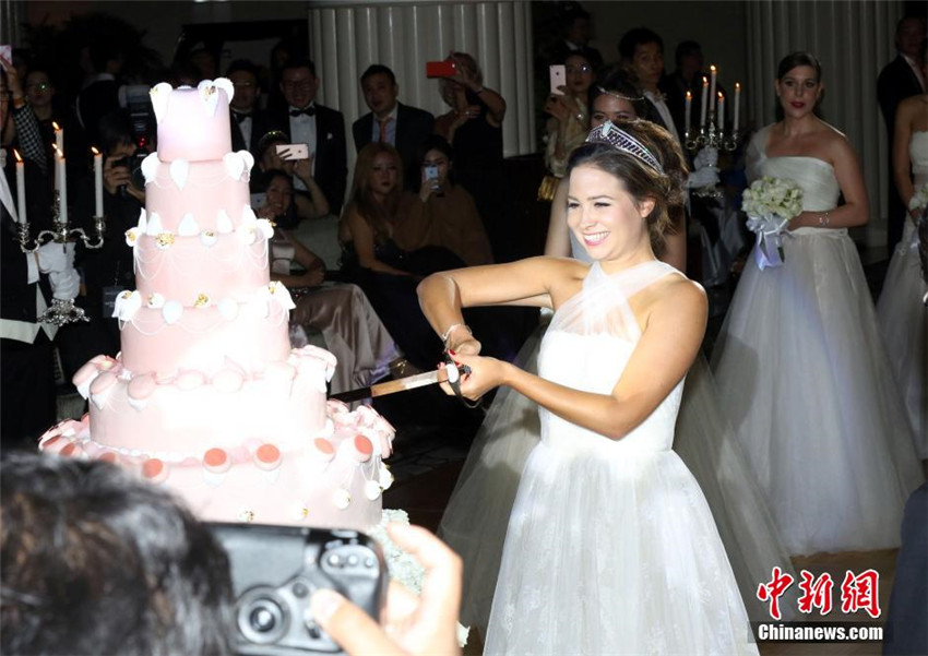 Schönheit und Anmut auf dem „Shanghai International Debutante Ball“