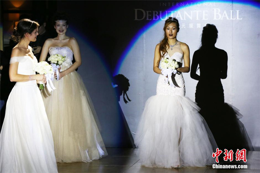 Schönheit und Anmut auf dem „Shanghai International Debutante Ball“