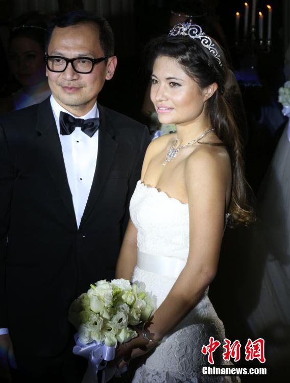 Schönheit und Anmut auf dem „Shanghai International Debutante Ball“