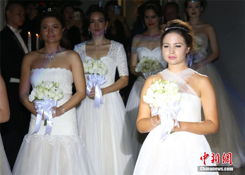 Schönheit und Anmut auf dem „Shanghai International Debutante Ball“