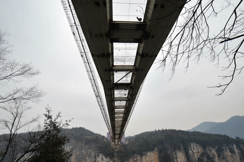 430 Meter lange Brücke in Zhangjiajie bekommt Glasboden