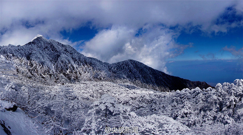 Schneewelt auf dem Cangshan-Berg