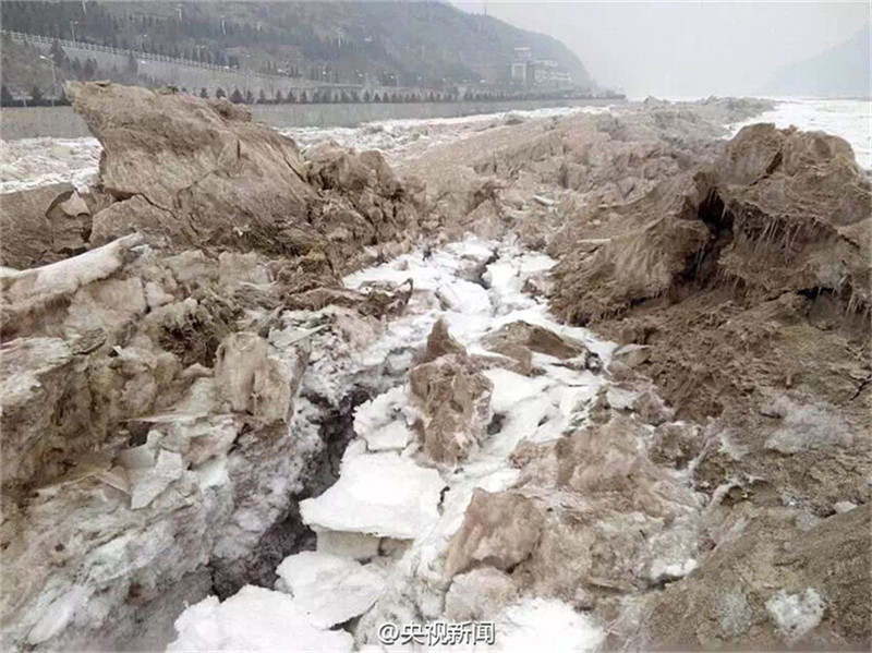 Eisflut am Hukou-Teil des Gelben Flusses