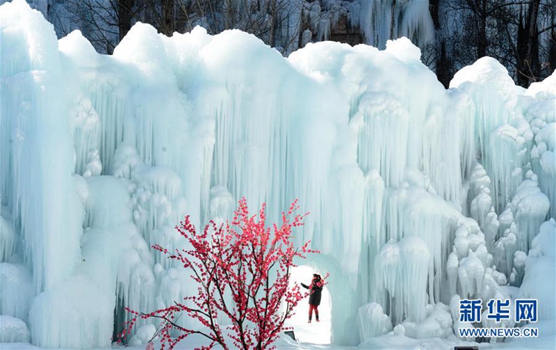 Spektakuläre Eiswasserfälle in Hebei