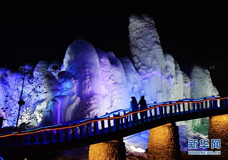 Spektakuläre Eiswasserfälle in Hebei