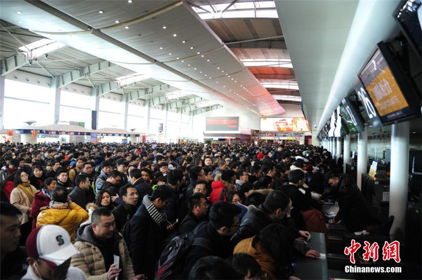 14.000 Passagiere am Dalianer Flughafen gestrandet