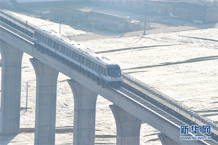 Chinas erste Magnetschwebebahn mittlerer Geschwindigkeit im Test