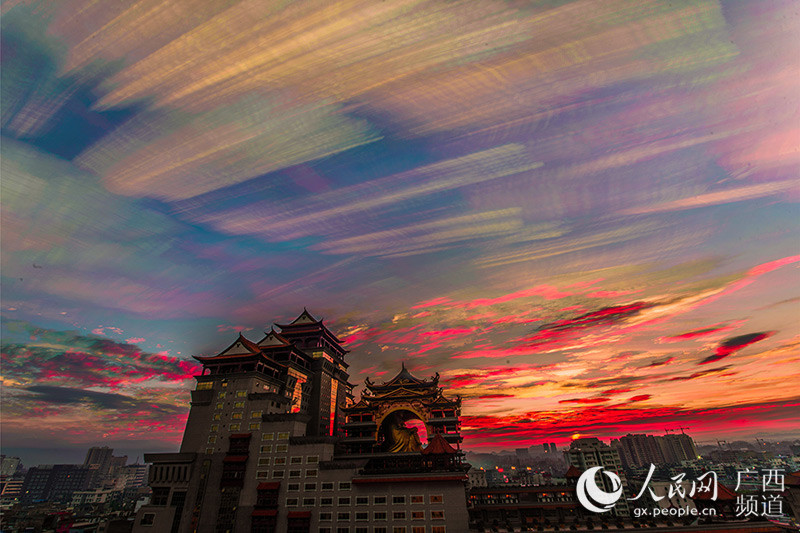 Zeitrafferaufnahmen vom bunten Himmel in Guangxi