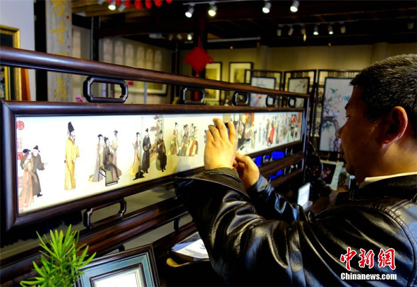Schöne Shu-Stickereien im Daci-Tempel in Chengdu präsentiert