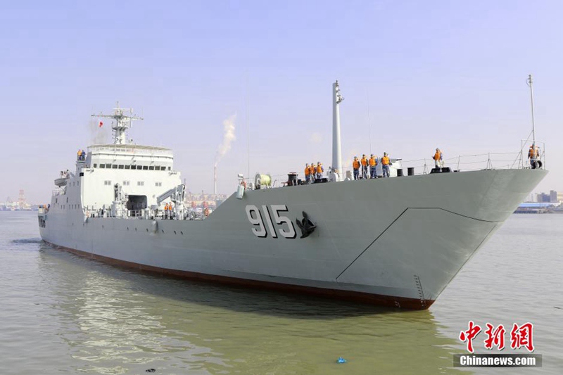 PLA stellt drei neue amphibische Panzer-Landungsschiffe in Dienst
