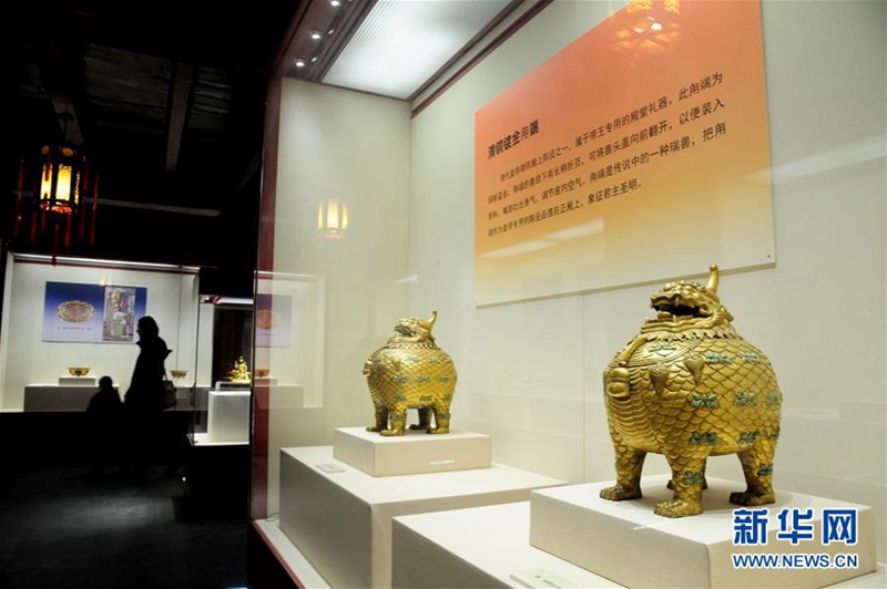 Ausstellung von Gold- und Silbergegenständen im Shenyanger Palastmuseum