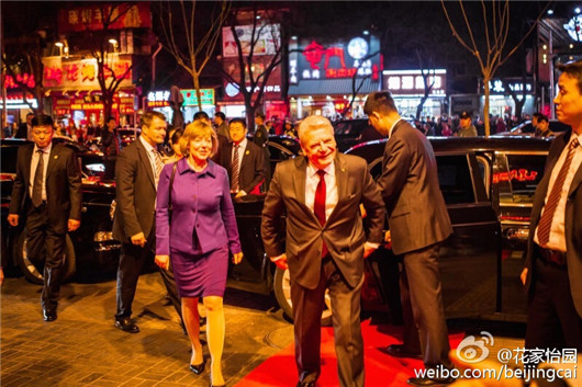 Gauck besucht Restaurant-Straße in Beijing