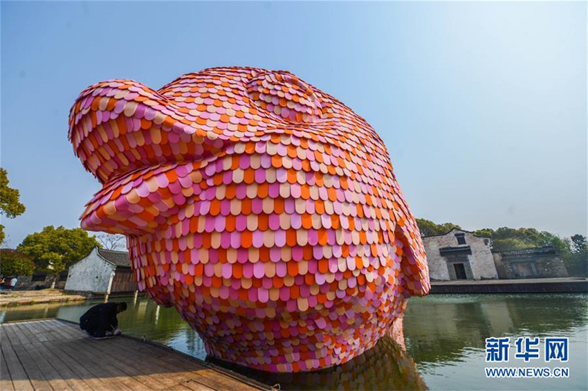 „Schwimmender Fisch“ in Südchina ausgestellt