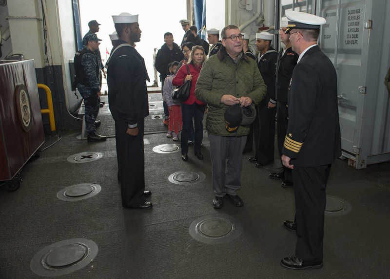 US-Kriegsschiff offen für Besucher in Hongkong 