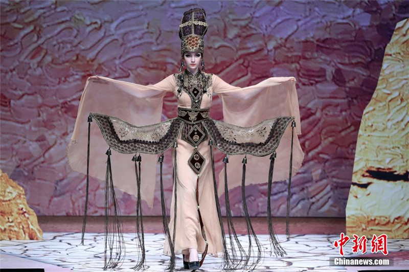 Modenschau des Loulan-Stils in Beijing
