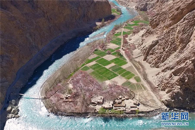 Pamir-Hochebene im Frühling