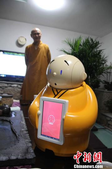 Beijinger Tempel nutzt Roboter, um Buddhismus zu fördern