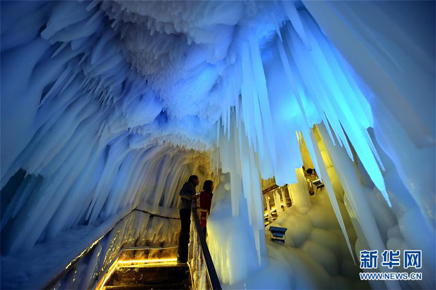 Traumhafte Eishöhle in Shanxi