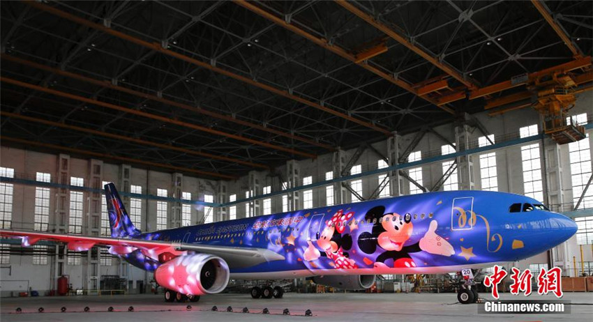 Disneys Flugzeug in Shanghai debütiert