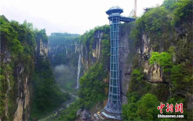 Ein Aufzug für die malerische Enshi-Schlucht in Hubei