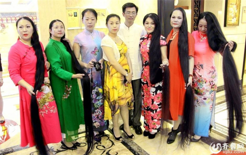 Langhaarige Angelegenheit – Chinesische Frauen zeigen ihre meterlangen Haare
