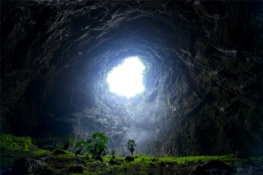 Tor ins Unterreich – Karstschlund in Hubei