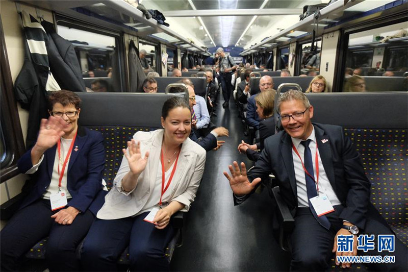 Erstmals Passagiere im weltlängsten Eisenbahntunnel