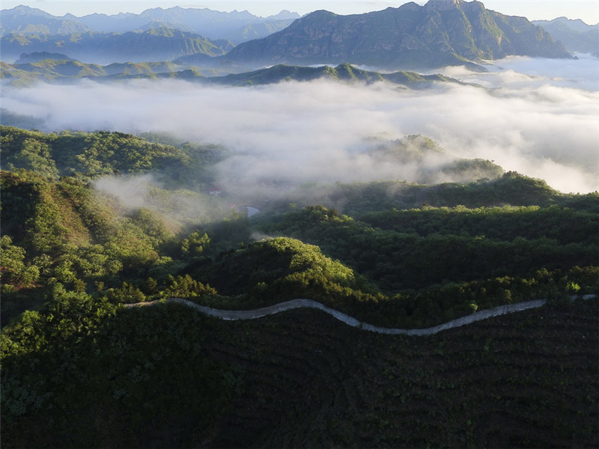 Chinesische Mauer im Nebel