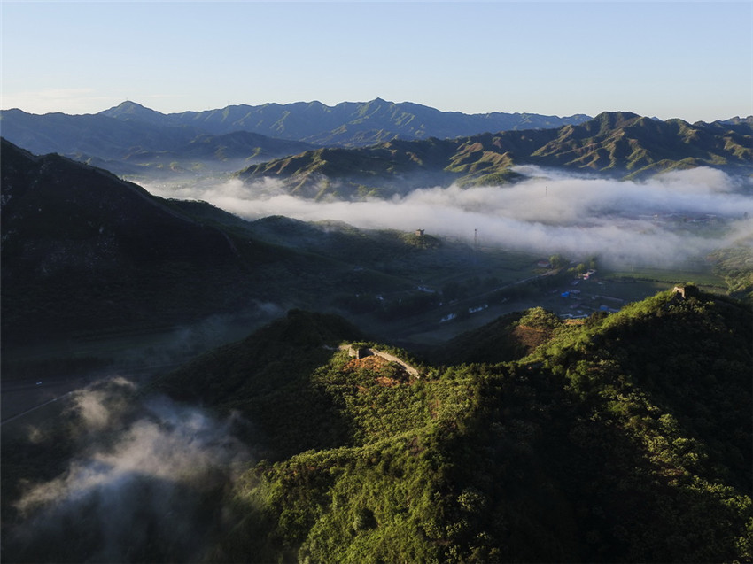 Chinesische Mauer im Nebel