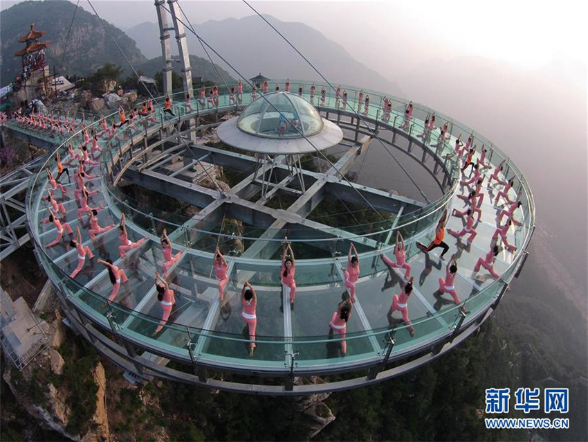 Weltyogatag: Yoga in 700 Meter Höhe