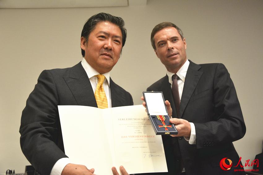 Musiker Yu Long mit Bundesverdienstkreuz ausgezeichnet