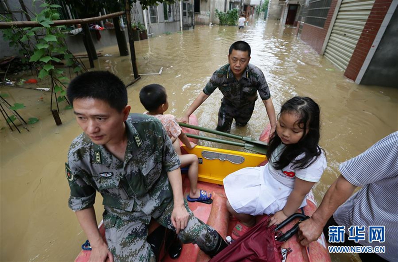 Überschwemmungen in Südchina wegen Starkregen