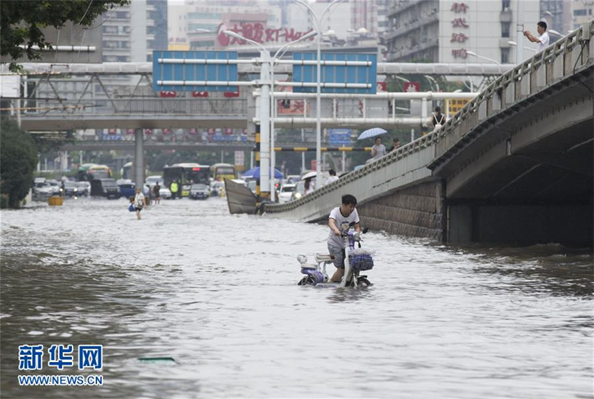 Yangtse-Stadt Wuhan steht nach Regenfällen unter Wasser