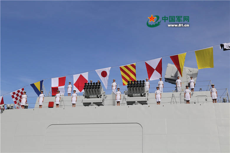 Schiffstaufe des neuen Lenkwaffenzerstörers „Yinchuan“