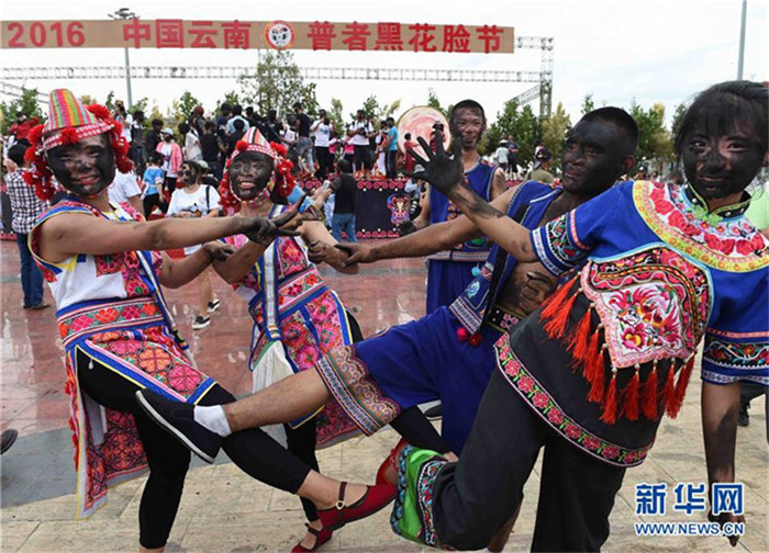 „Fest der schwarzen Gesichter“ des Yi-Volks in Yunnan