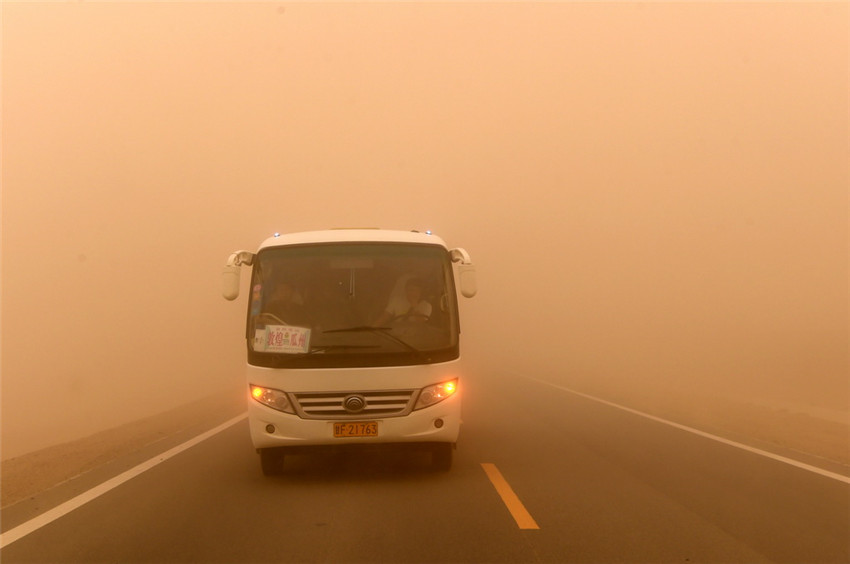 Starker Sandsturm sucht Gansu heim