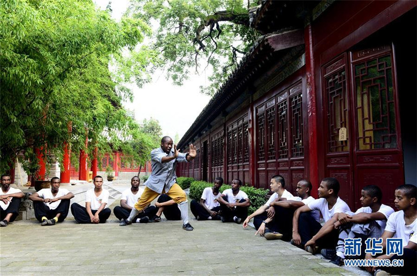 Afrikaner lernen Kung-Fu im Shaolin-Tempel