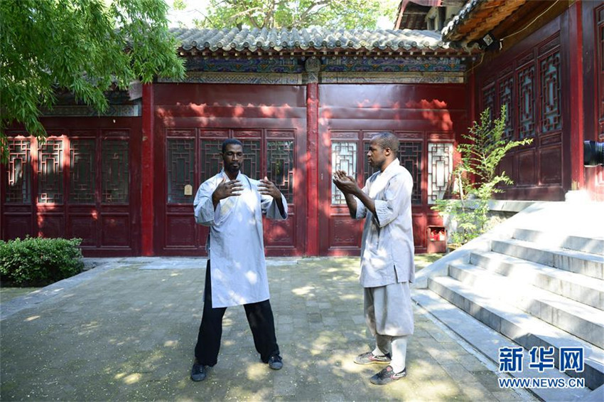 Afrikaner lernen Kung-Fu im Shaolin-Tempel