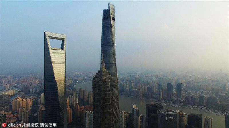 „Glaspfad in den Wolken“ am Jinmao-Gebäude in Shanghai