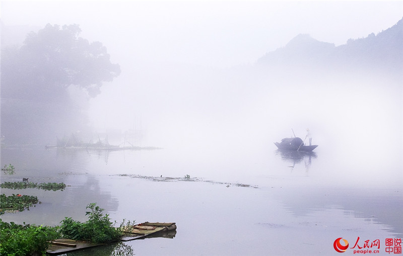 Malerisches Dorf Zhijiang am Xin’an-Fluss