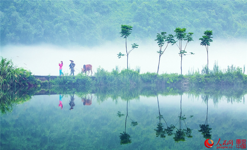 Malerisches Dorf Zhijiang am Xin’an-Fluss