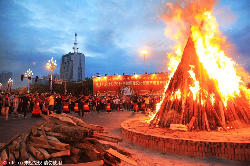 Xichang feiert das Fackelfest 