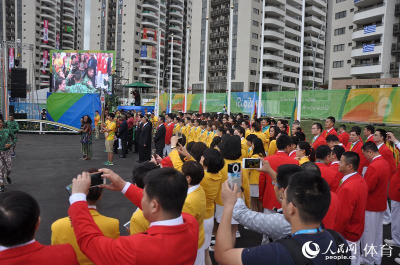 Chinas Flagge in Rio gehisst