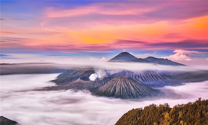 Ausbruch des Vulkans Bromo auf Java