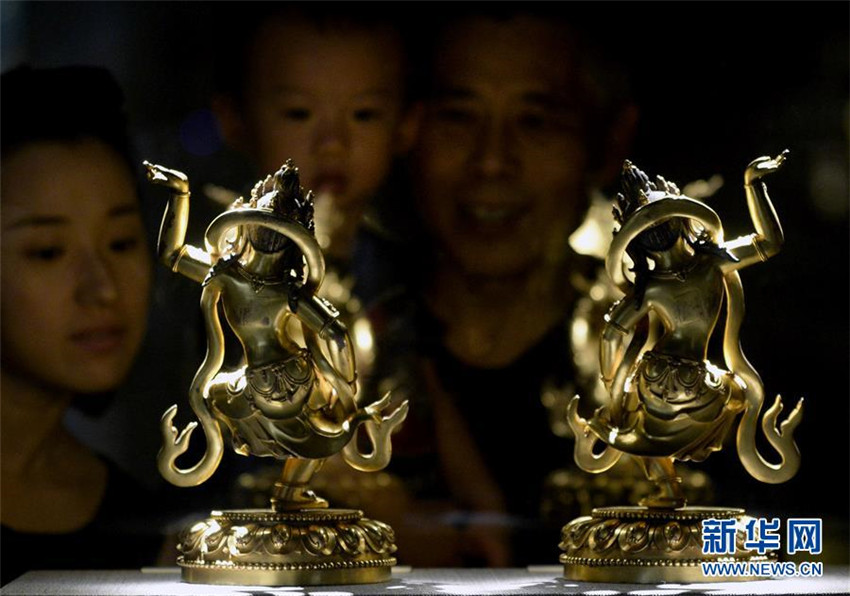 Ausstellung antiker gold-kupferner Buddhafiguren in Hangzhou eröffnet