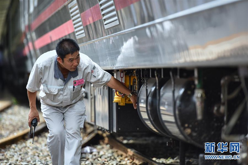 Chinesischer Zug beginnt in Bangkok Probebetrieb 