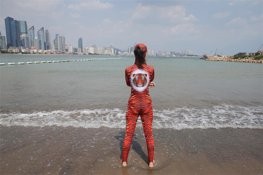 Auffälliger Facekini erzeugt Modewelle in Qingdao