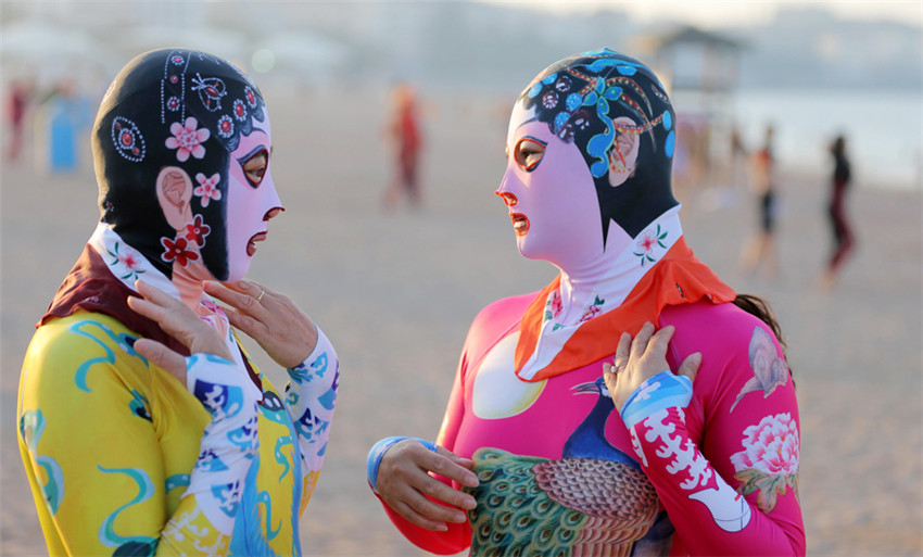 Auffälliger Facekini erzeugt Modewelle in Qingdao