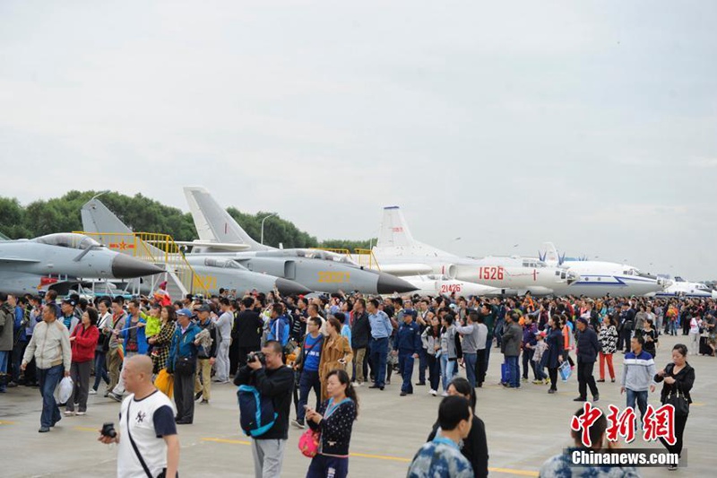 Kunstflugstaffel „1. August“ zeigt in Changchun ihr Können